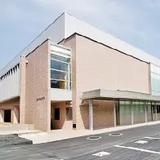 石橋正二郎記念体育館および学生部室棟(MERUKU80)