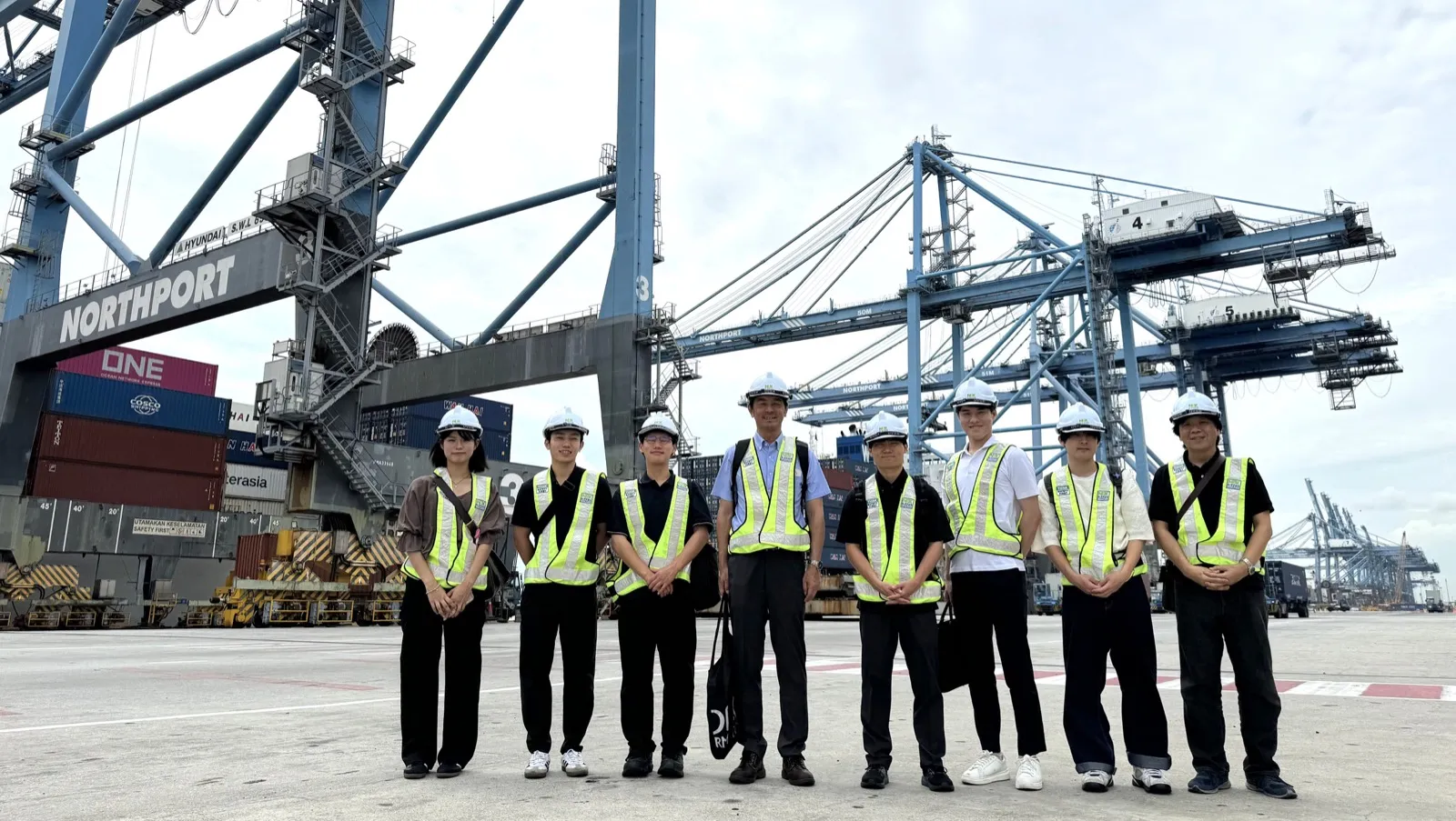 豊富な実践的カリキュラム