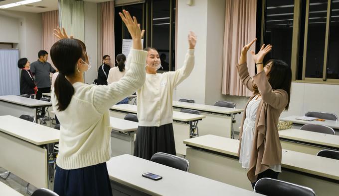 「伝える」ではなく「伝わる」手話を学び、コミュニケーション力のある看護者を目指す