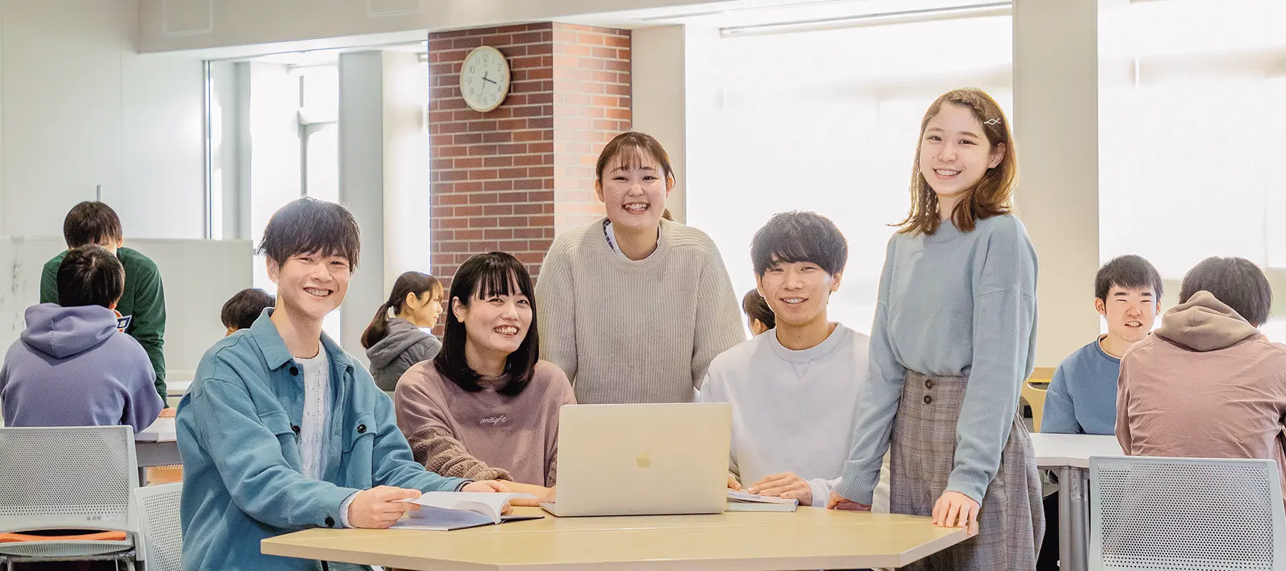 御井キャンパスでの大学生の様子